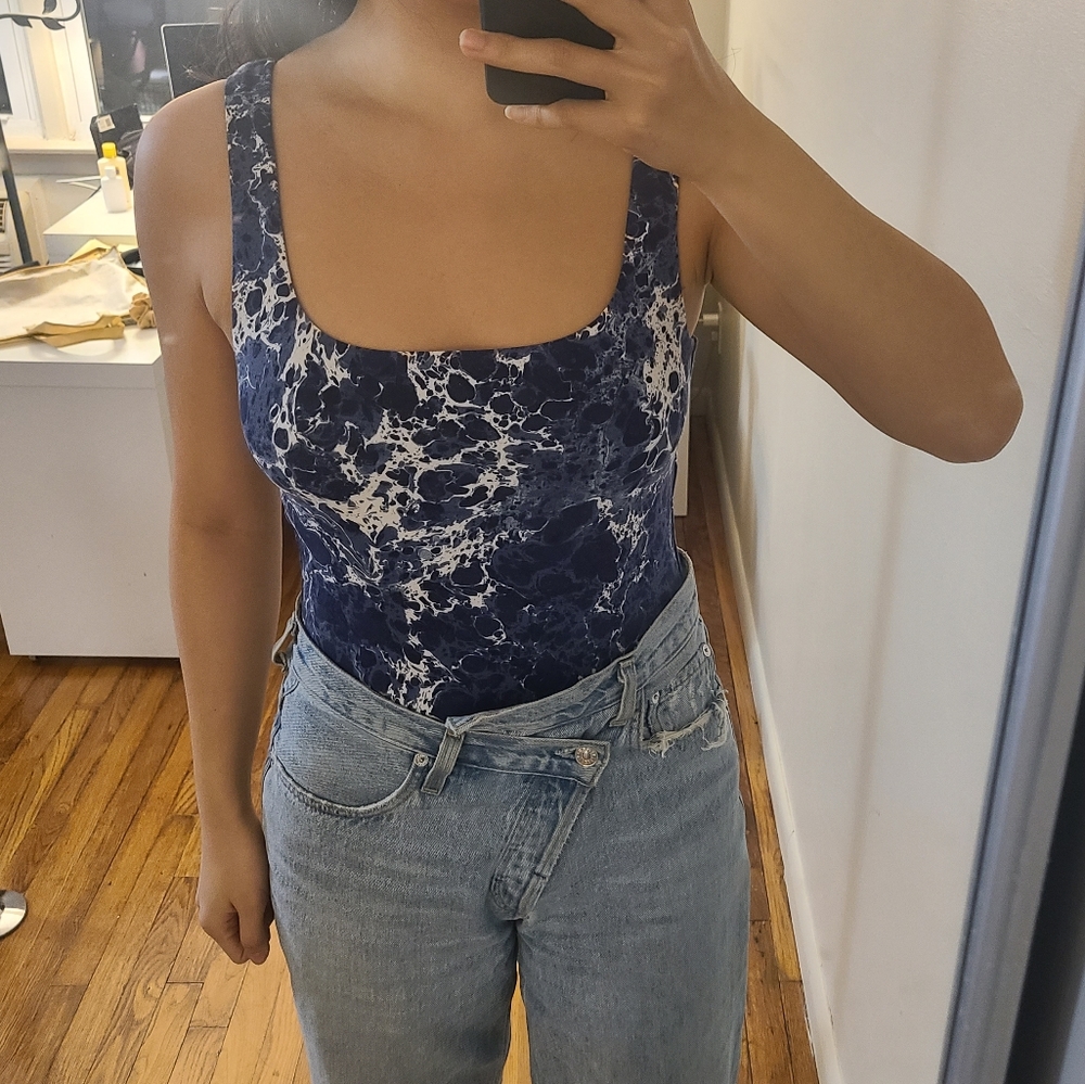 Aritzia babaton contour square neck bodysuit